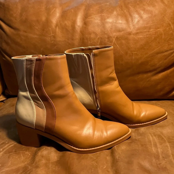 MCLC Tan Ivory Soft Vegan Leather Ombré Wave Boots | Size 9 - Picture 4 of 12